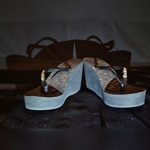 Rare Size 9 BEBE Wedge Thong Y2K Platform sandals